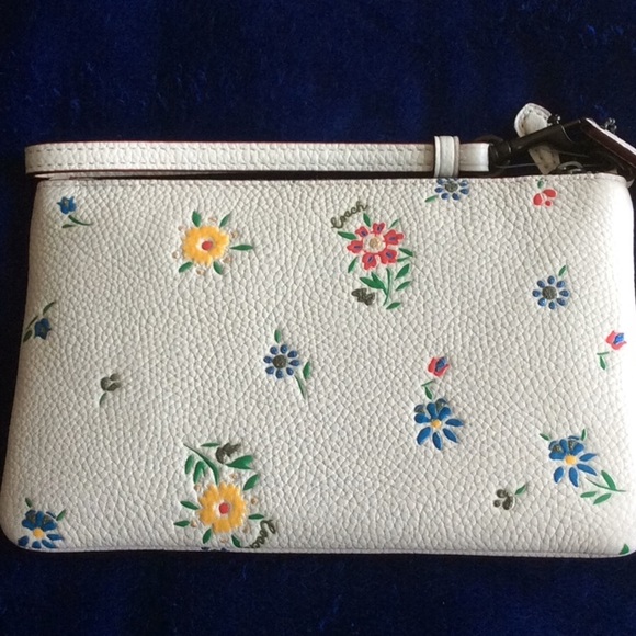 Coach Womens Floral Design Clutch Wristlet 7.5" x 5"   NWOT - Picture 3 of 6